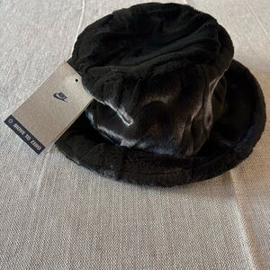 NWT Nike Black Faux Fur Apex Bucket Hat
